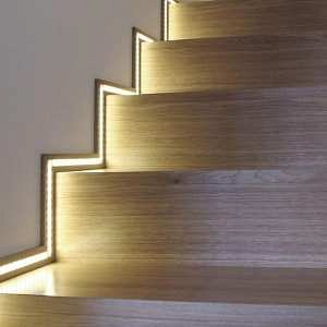 Zobacz zalety jakie niesie oświetlenie LED na schody